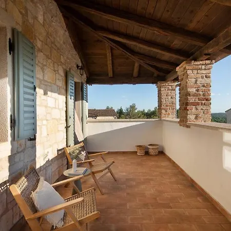 Rustic Sylbum With A Pool In Istria
