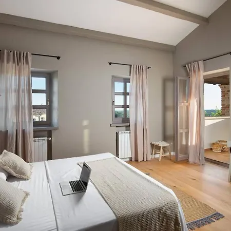 Villa Rustic Sylbum With A Pool In Istria *