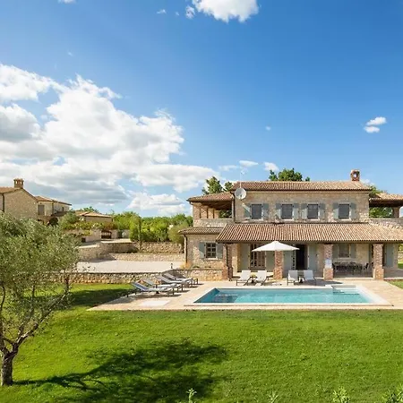 Rustic Sylbum With A Pool In Istria Villa *