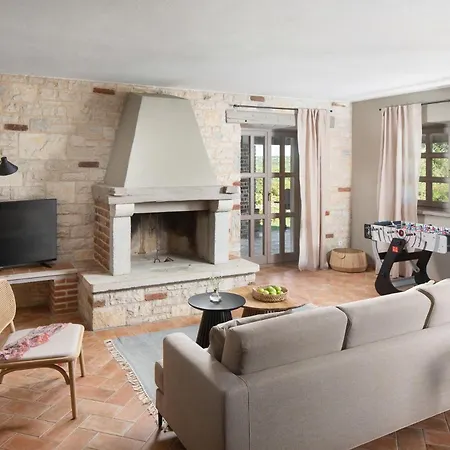 Villa Rustic Sylbum With A Pool In Istria